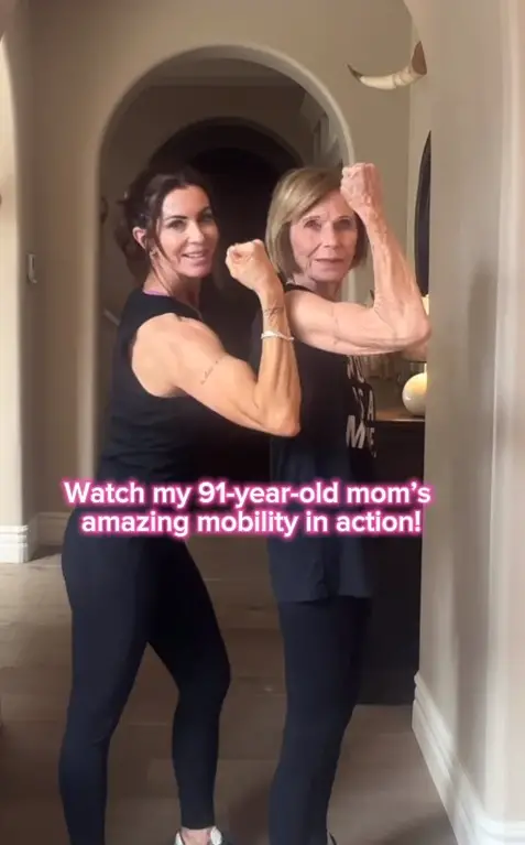 Dalyce Radke and Edna Giordano showing off their biceps | Source: Instagram/f_momof7